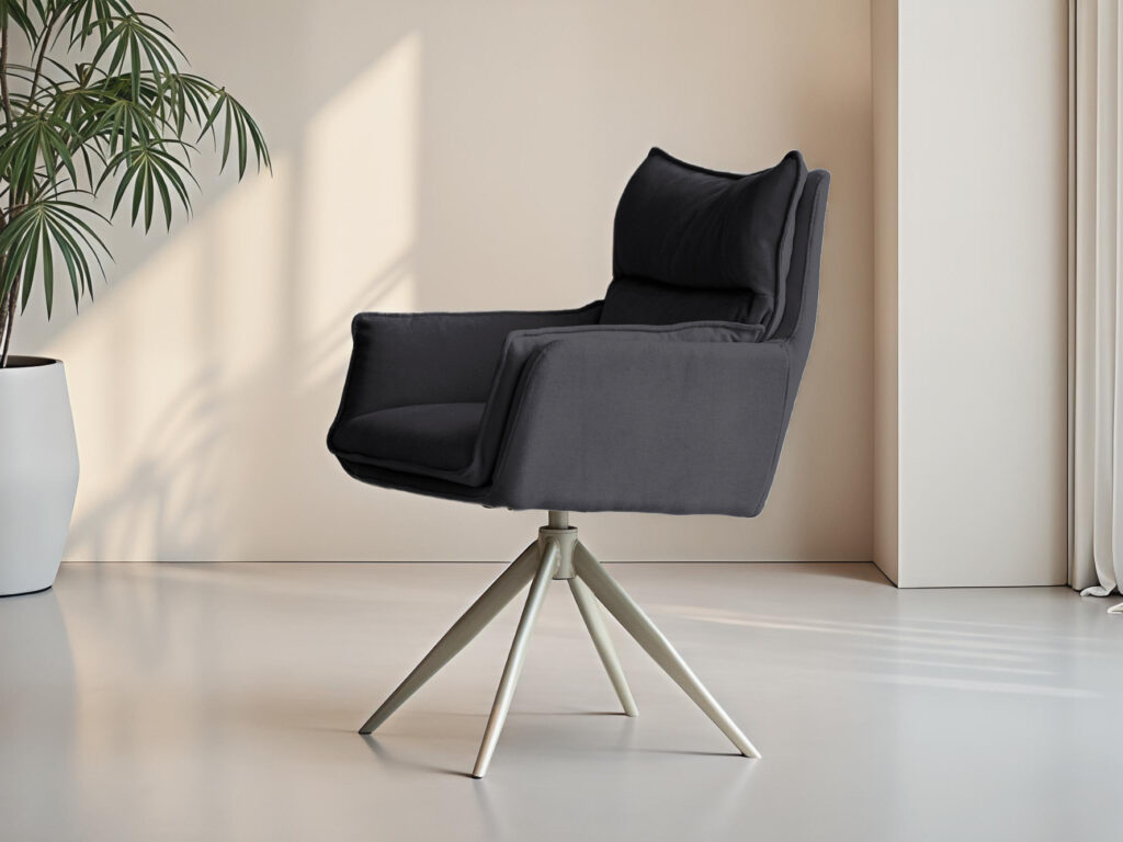 Donkergrijze eetkamerstoel met zachte stoffering en moderne uitstraling