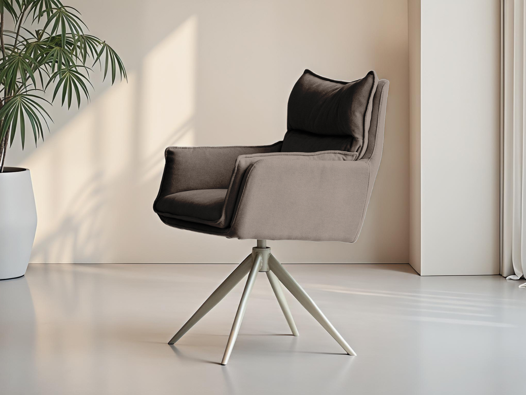 Liverkleurige eetkamerstoel met stoffen bekleding en stevig draaibaar onderstel