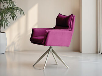 Prachtige comfortabele eetkamerstoel in magnolia kleur met autoreturn functie