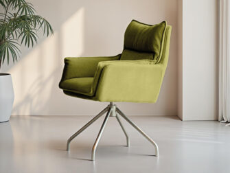 Eetkamerstoel met olijfgroene stof en draaibare metalen poot