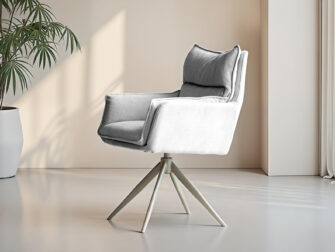 Witte eetkamerstoel met comfortabele zitkuip hoge rugleuning en armleuningen