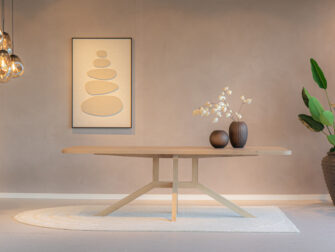 Tafel Bolzano - 240x100cm - afgeronde hoeken - ultra matte lak eikenhouten eettafel met klassieke houten poten