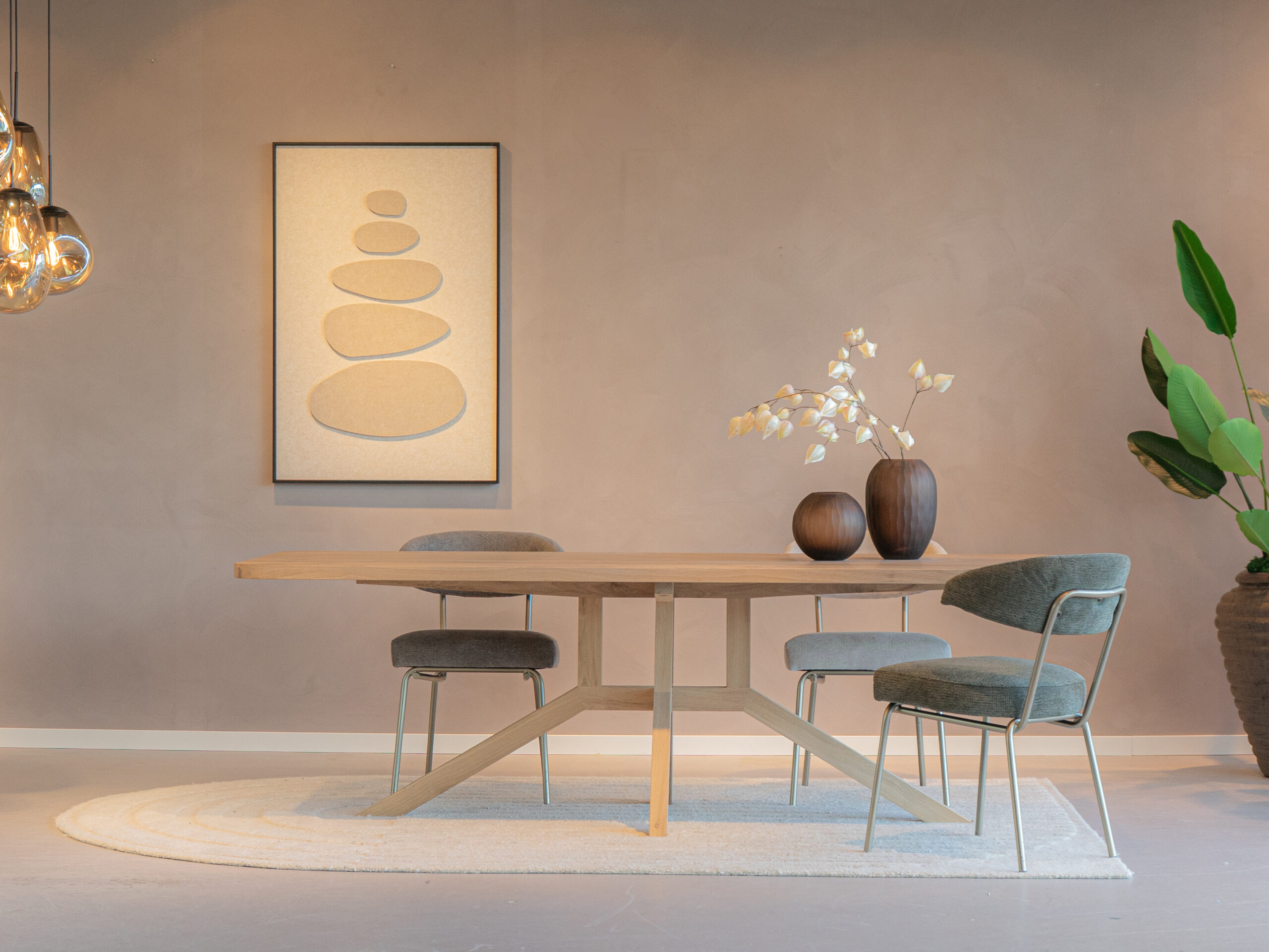 eiken eettafel met stevige, in het midden houten poten