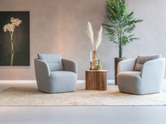 Detailopname van fauteuil Ardea in alpine steel die de kwaliteit van het materiaal toont