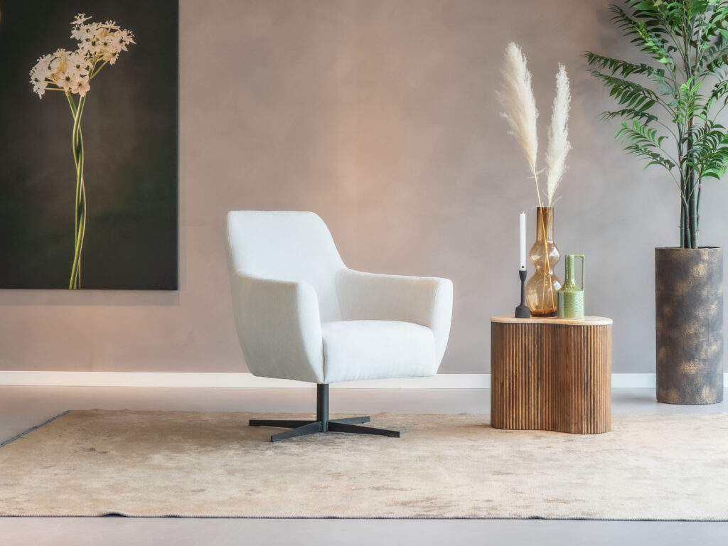 Elegante fauteuil Artena in wing ivory voor een klassieke woonkamer