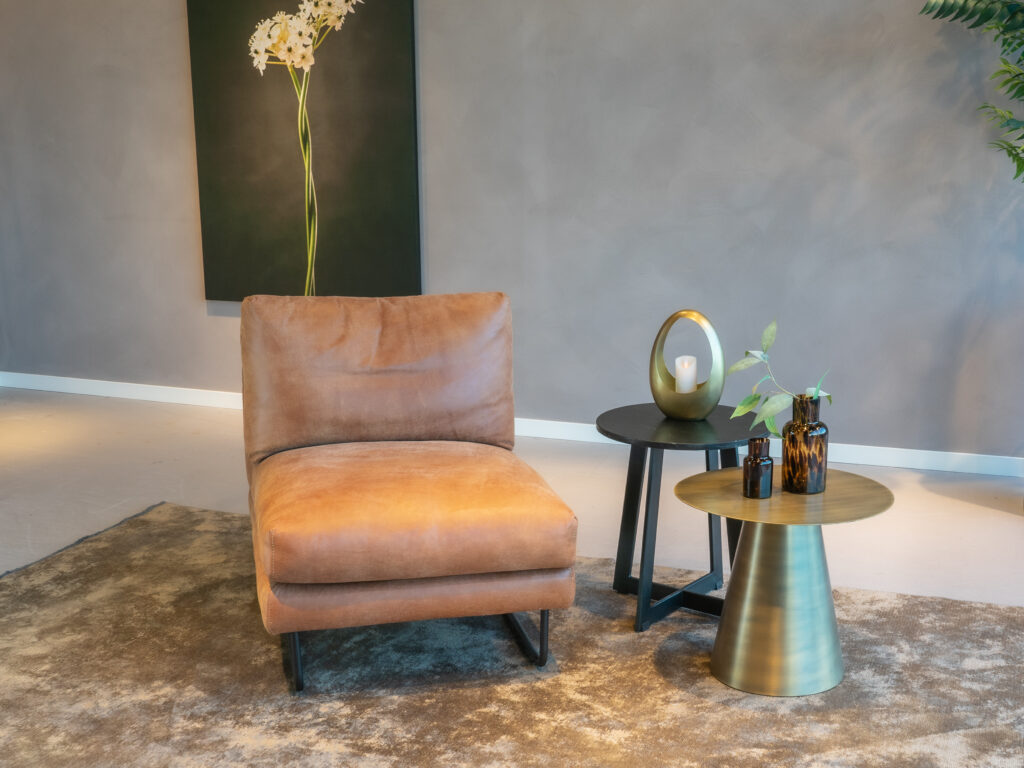 Loveseat fauteuil cognac leer met zwart onderstel