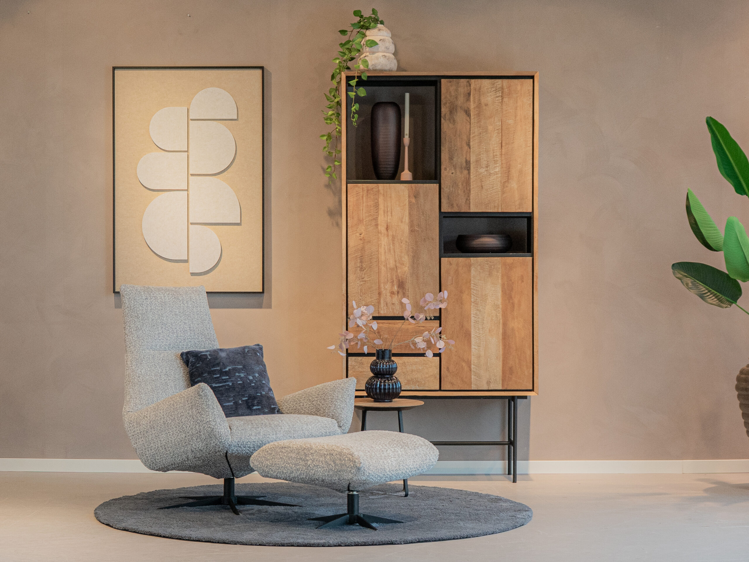 Fauteuil met hoge rugleuning en moderne uitstraling