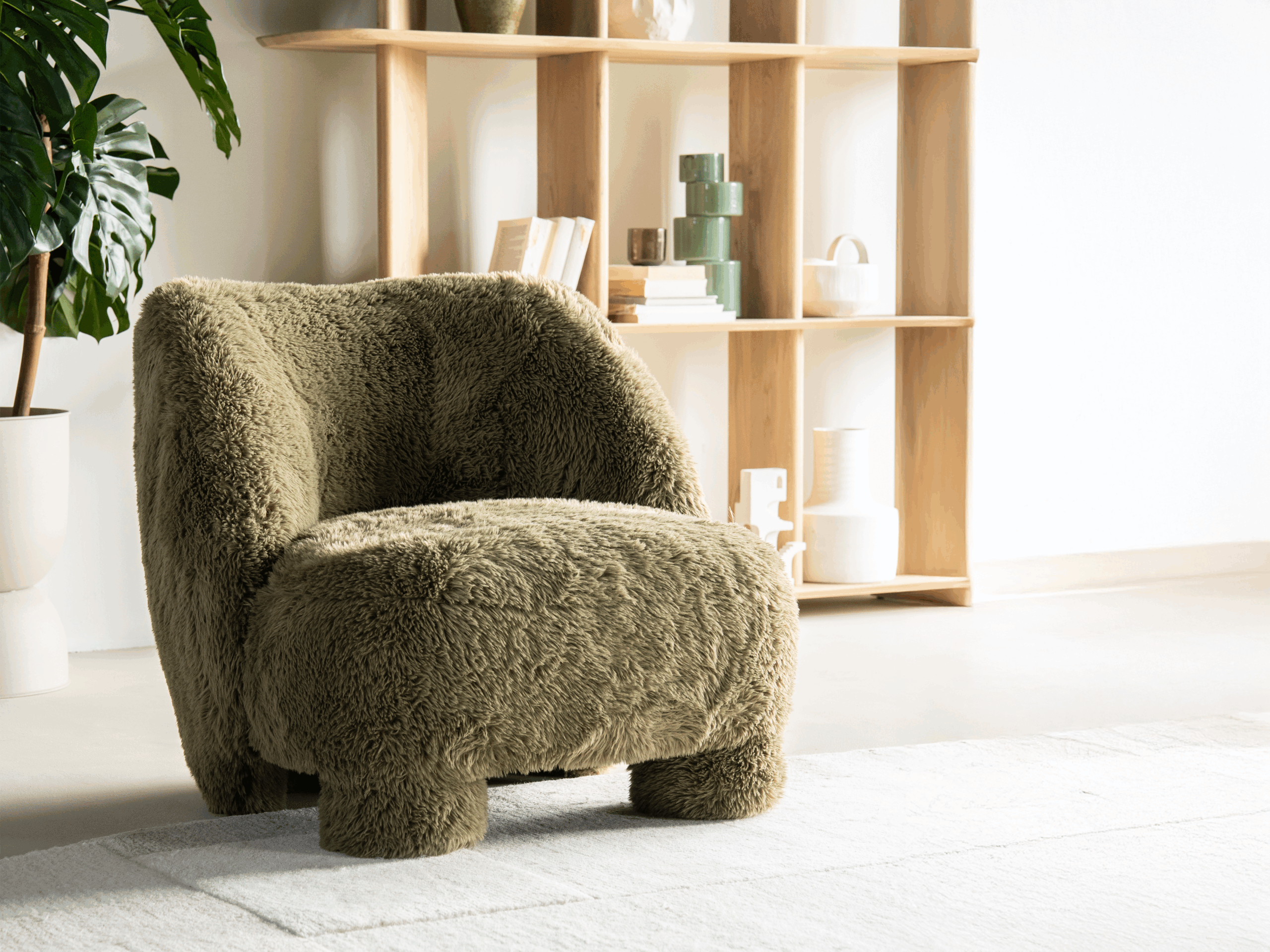 fauteuil met een zachte fluffy teddyprint en afgeronde vormen