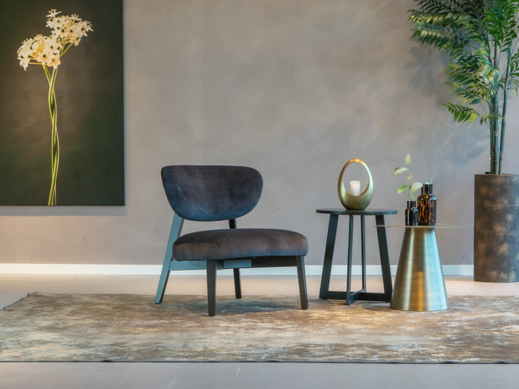 grijze moderne fauteuil in velourse stof