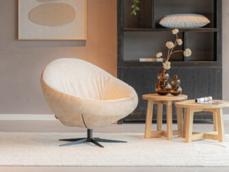 Compacte fauteuil in beige tint