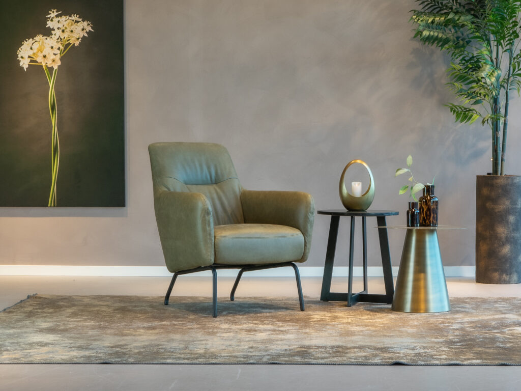 fauteuil stoel in groen olijfkleurig leer