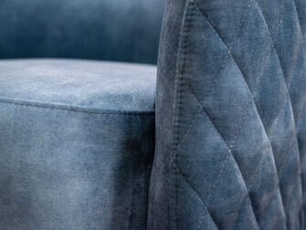 velvet stoel blauwe stof