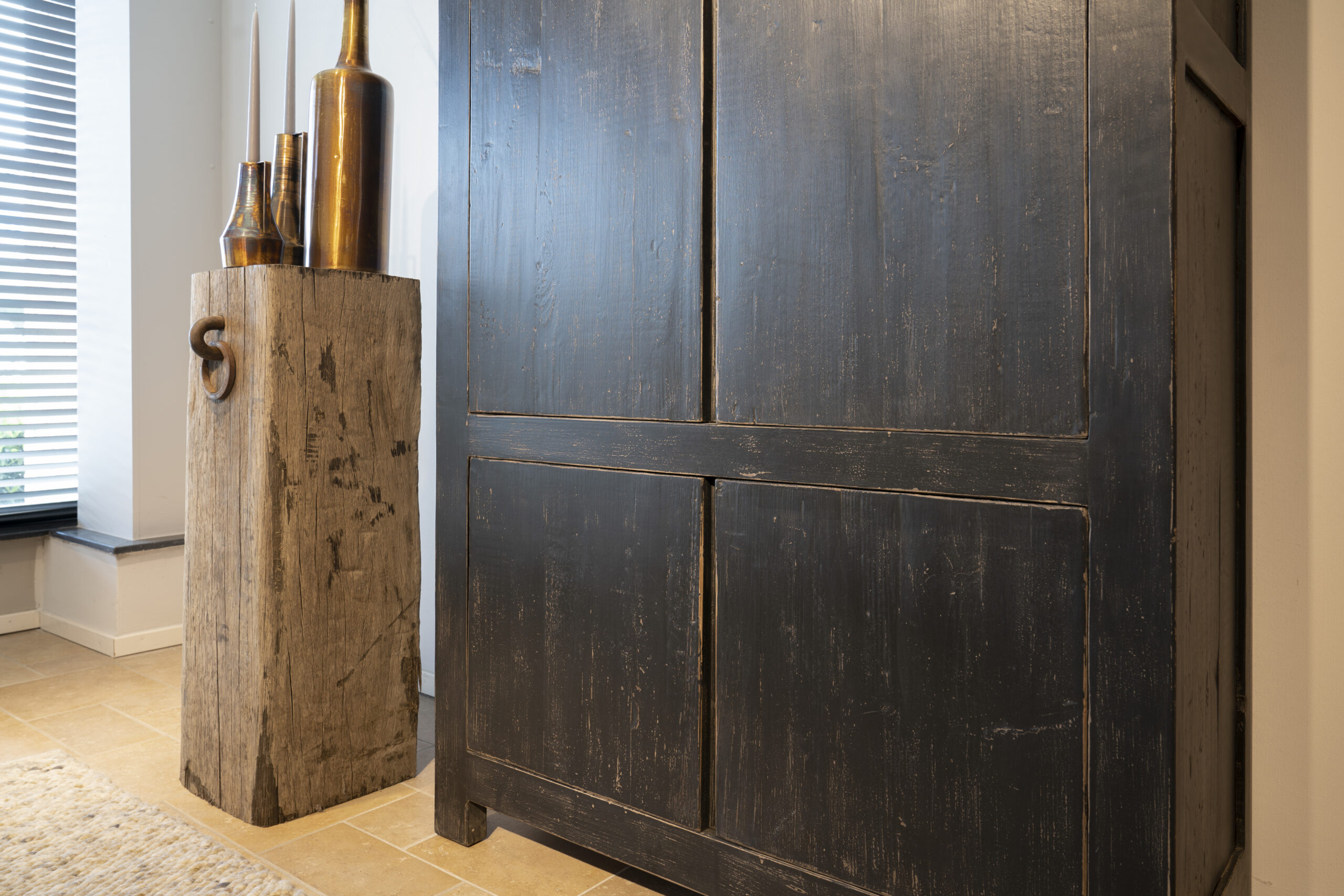 zwarte stijlvolle kledingkast elmhout