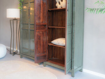 lak kast met veel opbergruimte