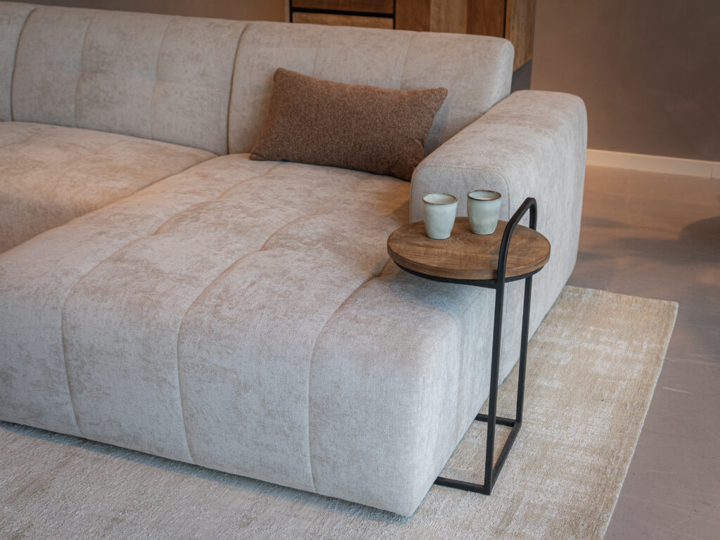 Compacte ronde laptoptafel in teakhout