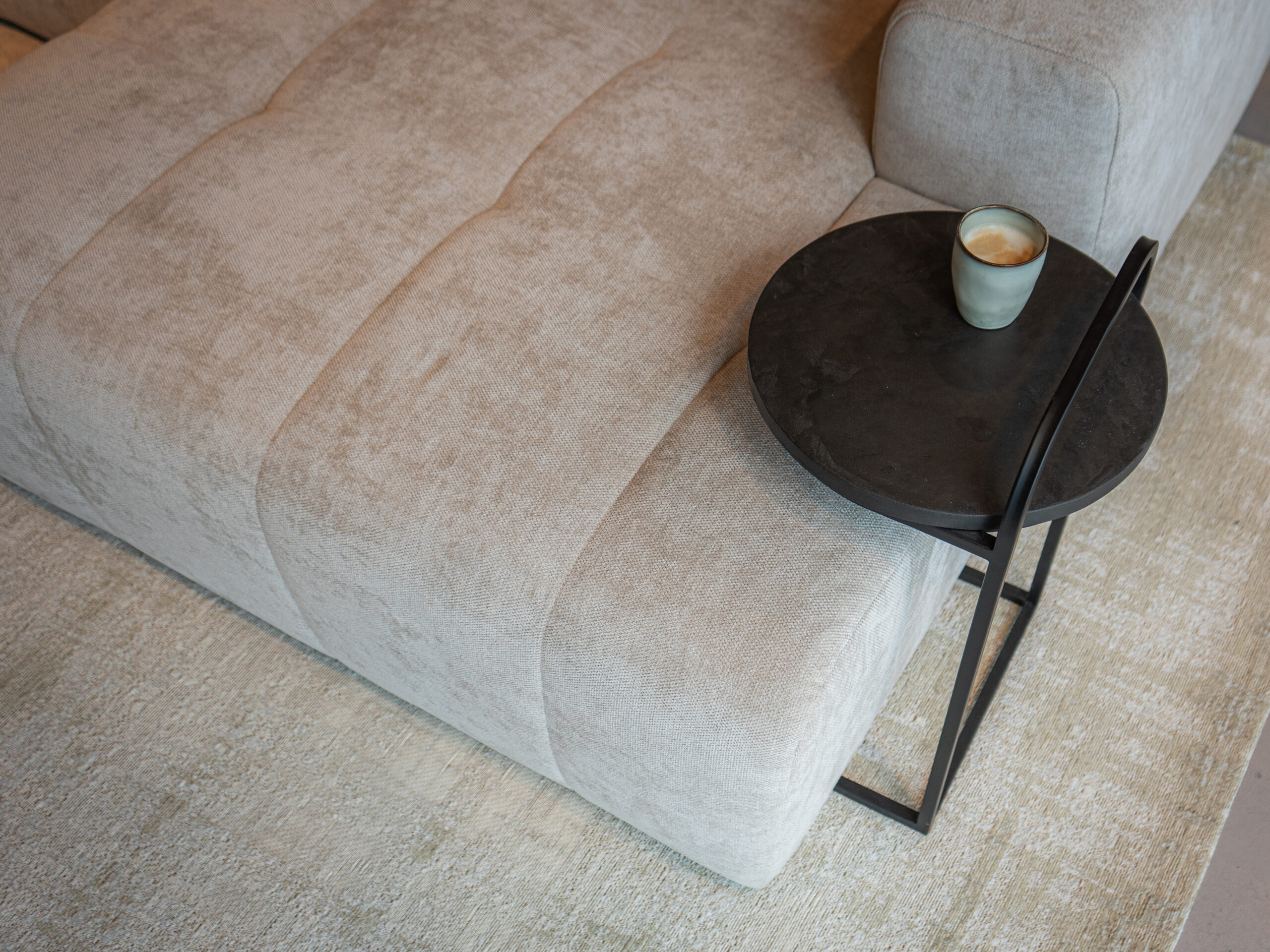 zwarte ronde bijzet tafel