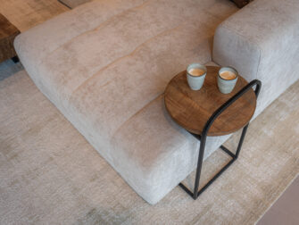 ronde teakhouten bijzettafel