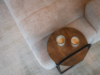 ronde houten bijzet tafel met metaal frame