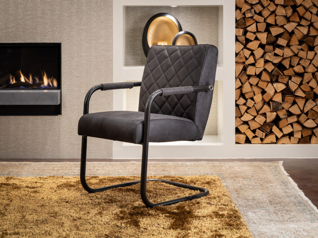 luxe eetkamerstoel met stalen onderstel