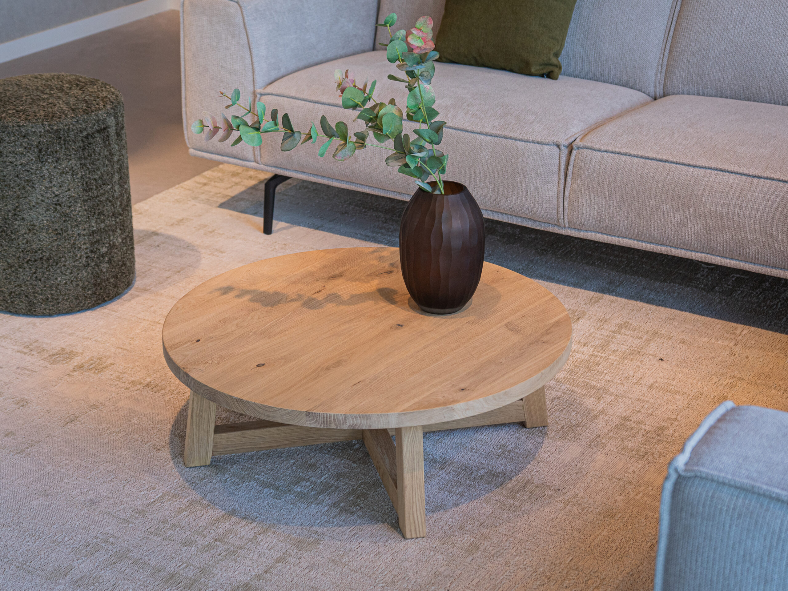 grote ronde salontafel van eikenhout Ø80cm