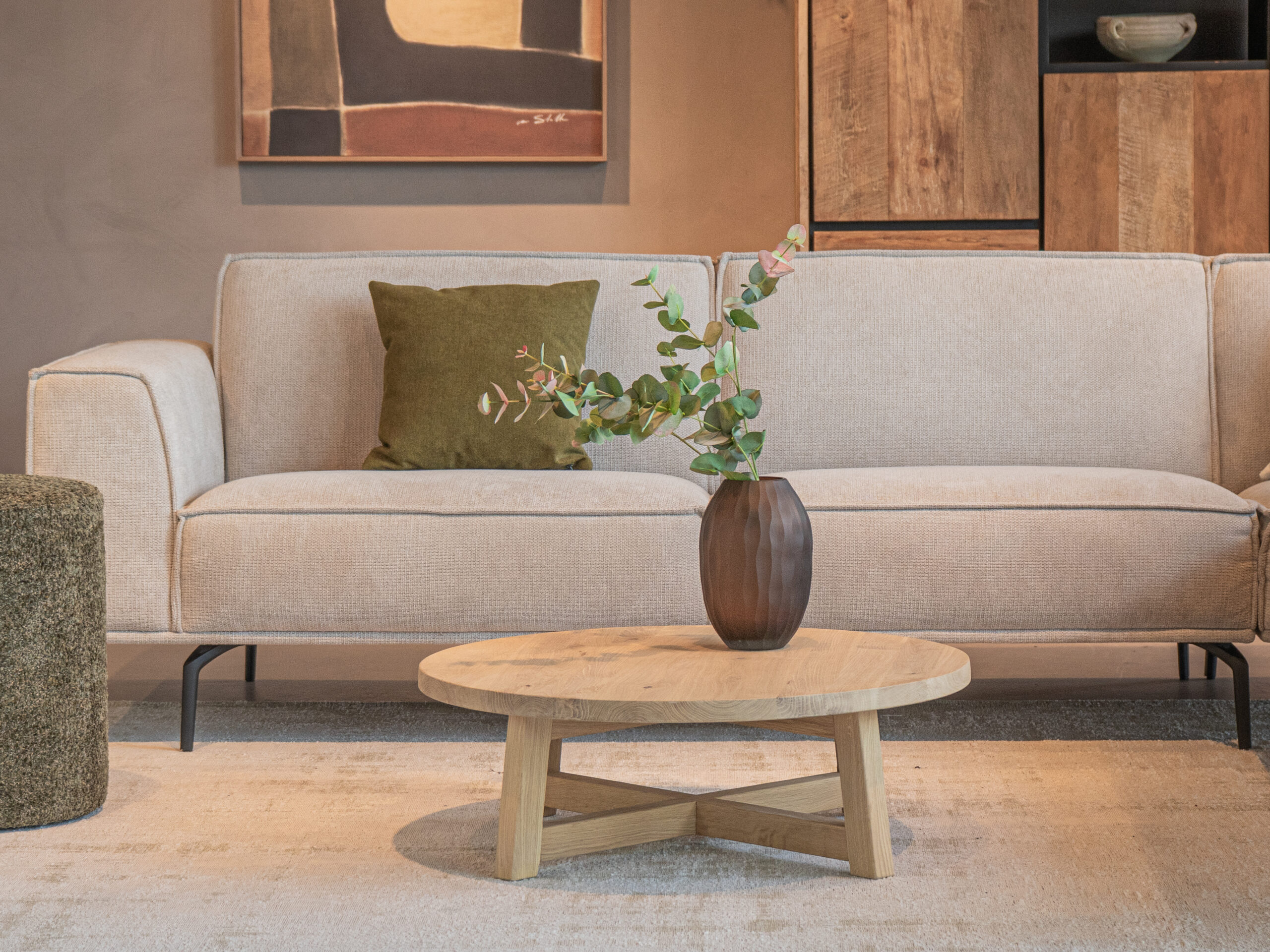 Massieve ronde salontafel met eikenhouten blad en poten