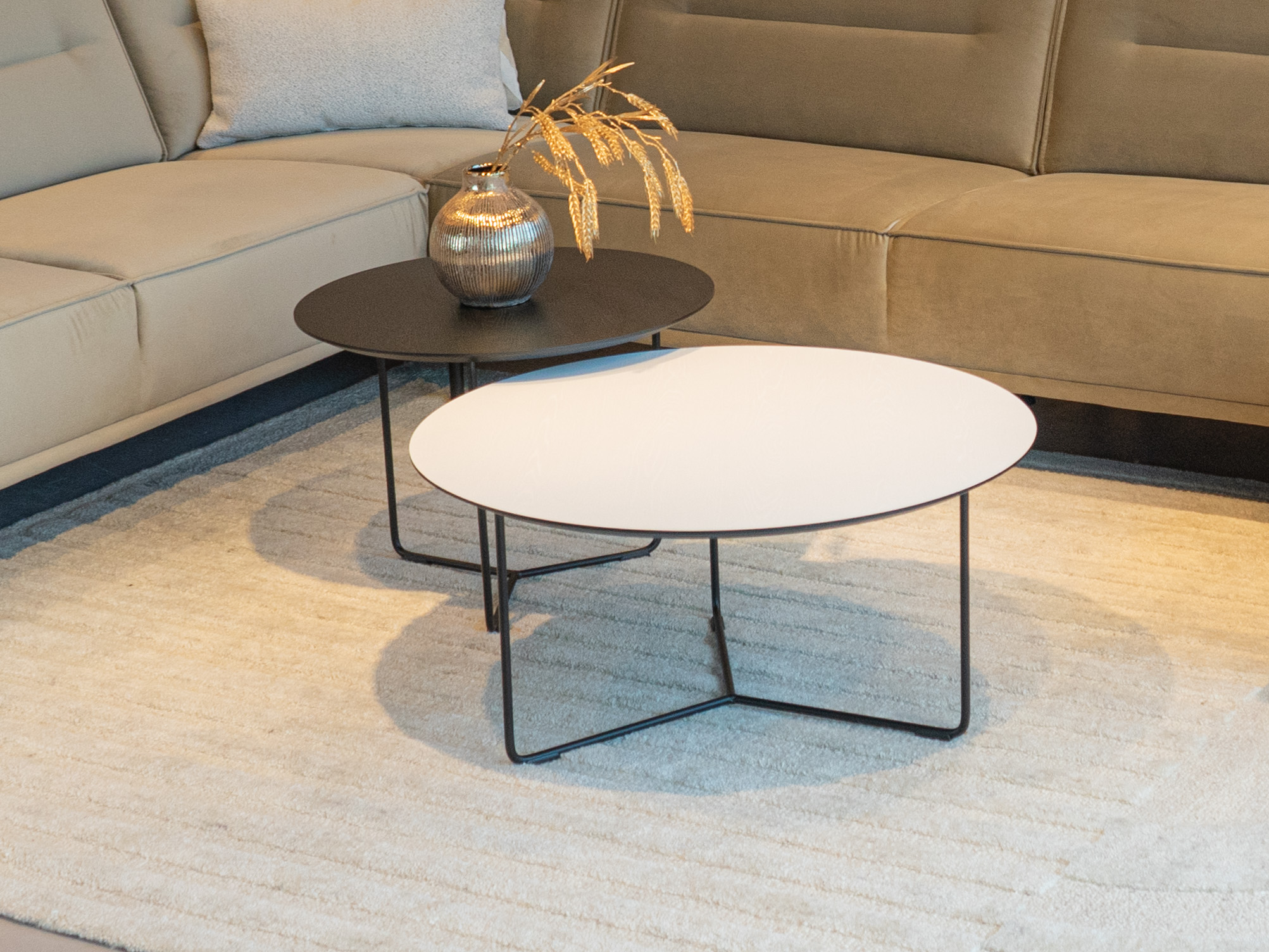 Salontafel Kivi - rond - 80x40cm - lime chalk white + 60x45cm - elegant black