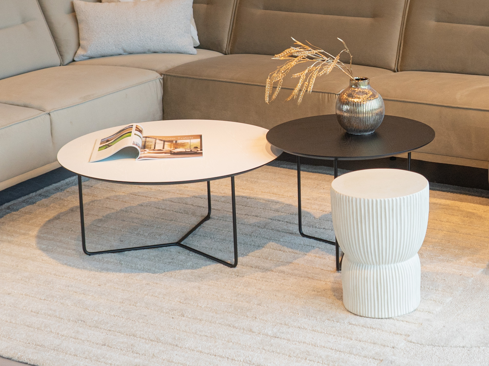 Salontafel Kivi - rond - 80x40cm - lime chalk white + 60x45cm - elegant black