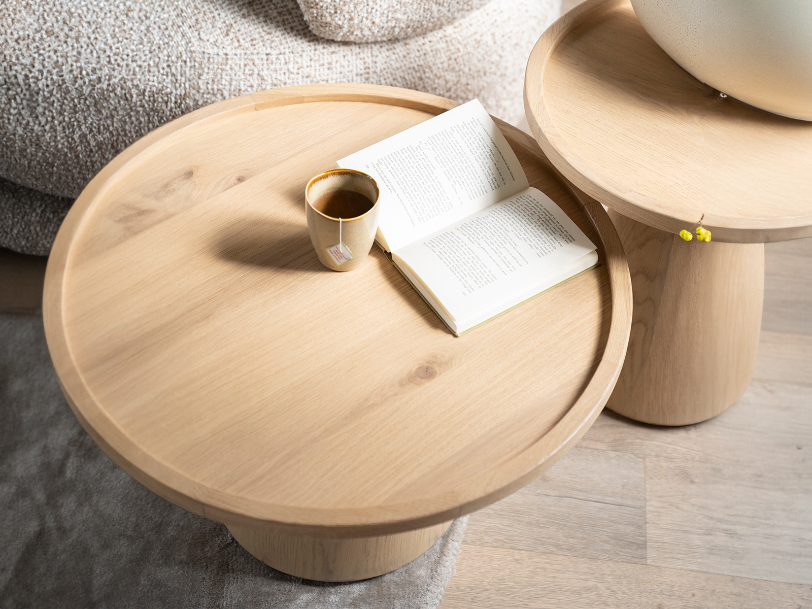 ronde salontafels van mangohout