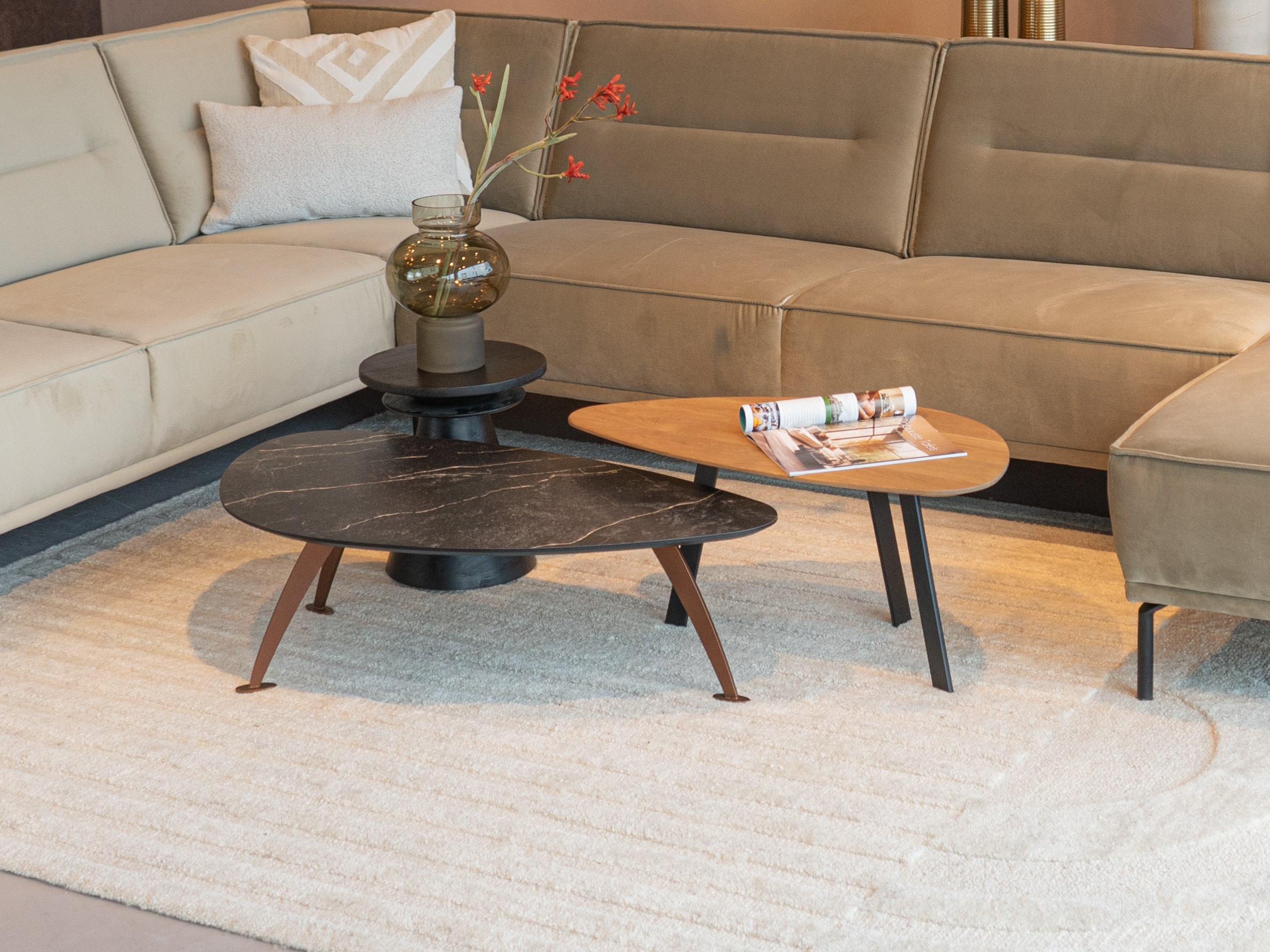 Salontafel Montalcino - 100cm - kiezel - marble vein nero bronze + salontafel Ciottolo