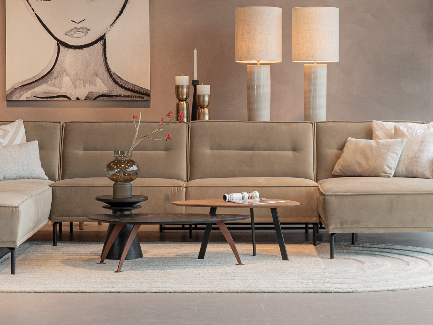 Salontafel Montalcino 100x55 - kiezel - marble vein nero bronze + Salontafel Ciottolo