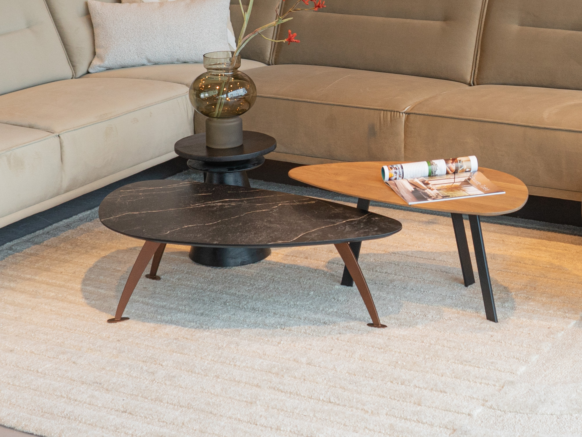 Salontafel Montalcino 100x55 - kiezel - marble vein nero bronze + salontafel Ciottolo