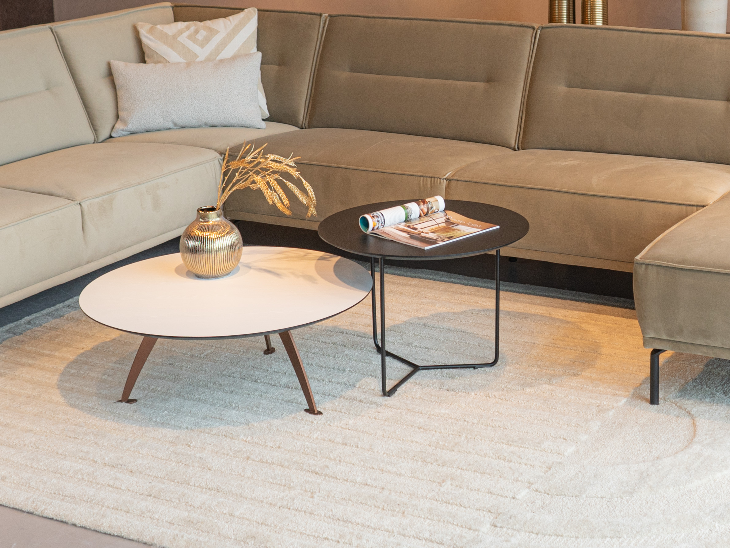 Salontafel Montalcino - Ø80cm - rond - elegant white + salontafel Kivi - Ø60cm - rond - elegant black