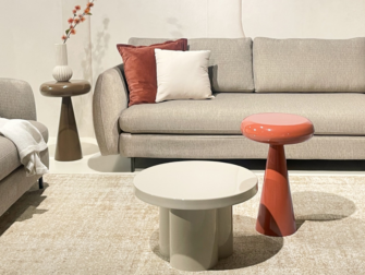 Kleine bijzettafel met subtiel onderstel