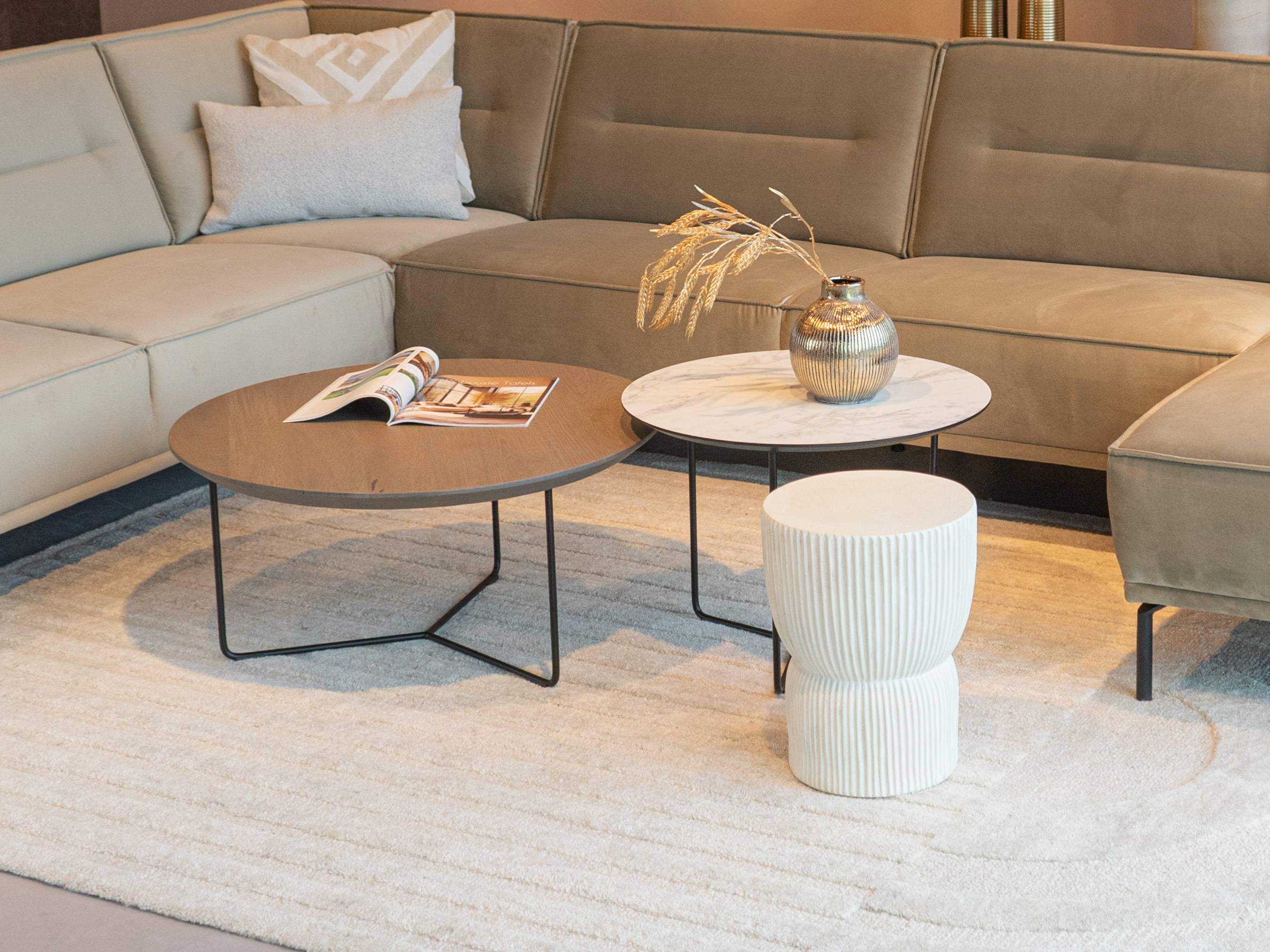 Salontafel Tellaro – 80x40cm – rond – smoke + Salontafel Kivi – rond - 60x45cm - carrara frosted white