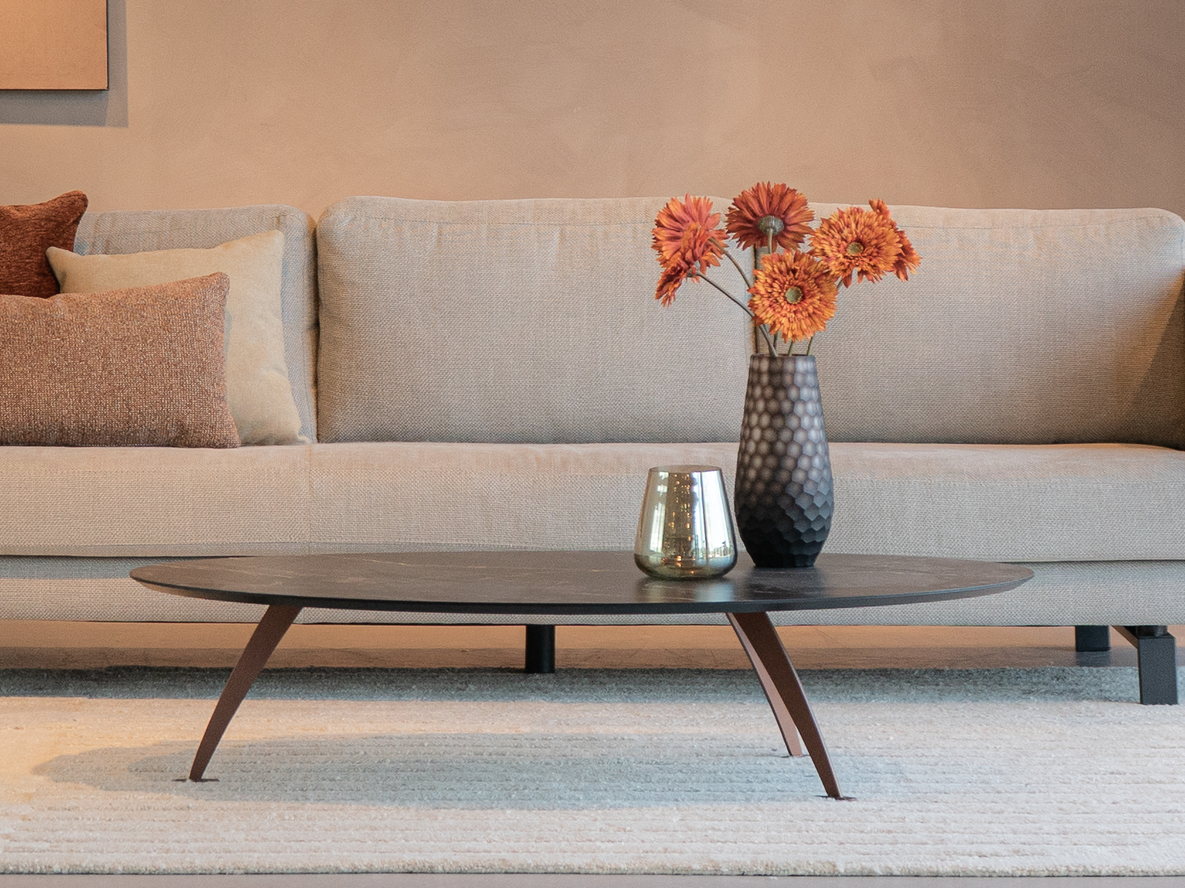 Salontafel Montalcino - 130x70x30cm - ovaal - marble vein nero bronze - onderstel brown copper