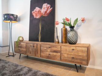 lang tv-meubel van oud hout met laden