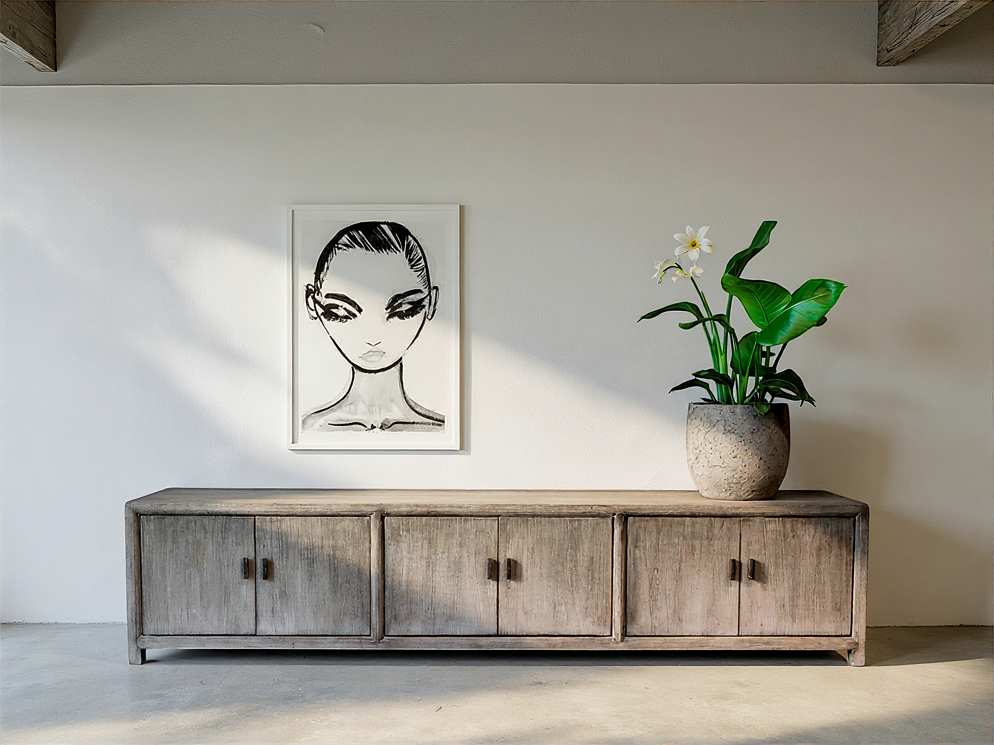 groot vergrijsd tv-meubel met deuren en opbergruimte