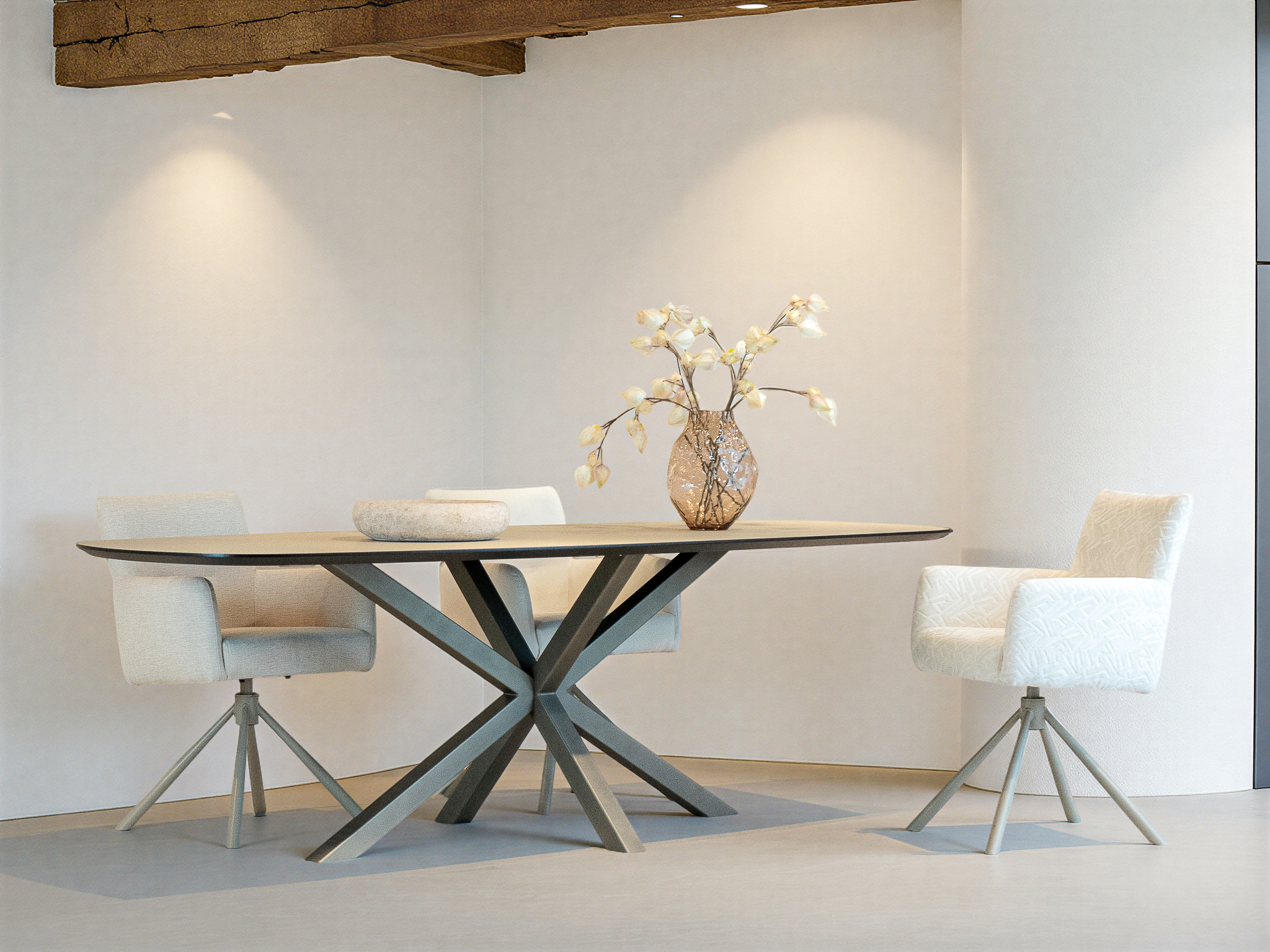 Tafel Avallon 240x100cm - deens ovaal - hpl cuvo - onderstel monterosso 6x6cm - metaalkleur oud messing