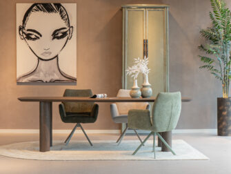 eettafel met hout onderstel