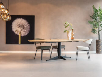 Ovale Deense 'Evora' tafel van 260x110cm met een ultra matte lak afwerking
