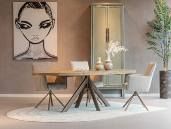 Tafel Fayance - 260x120cm ovaal - onderstel Marais - met onze eetkamerstoelen Hervás oud eiken ovale eettafel