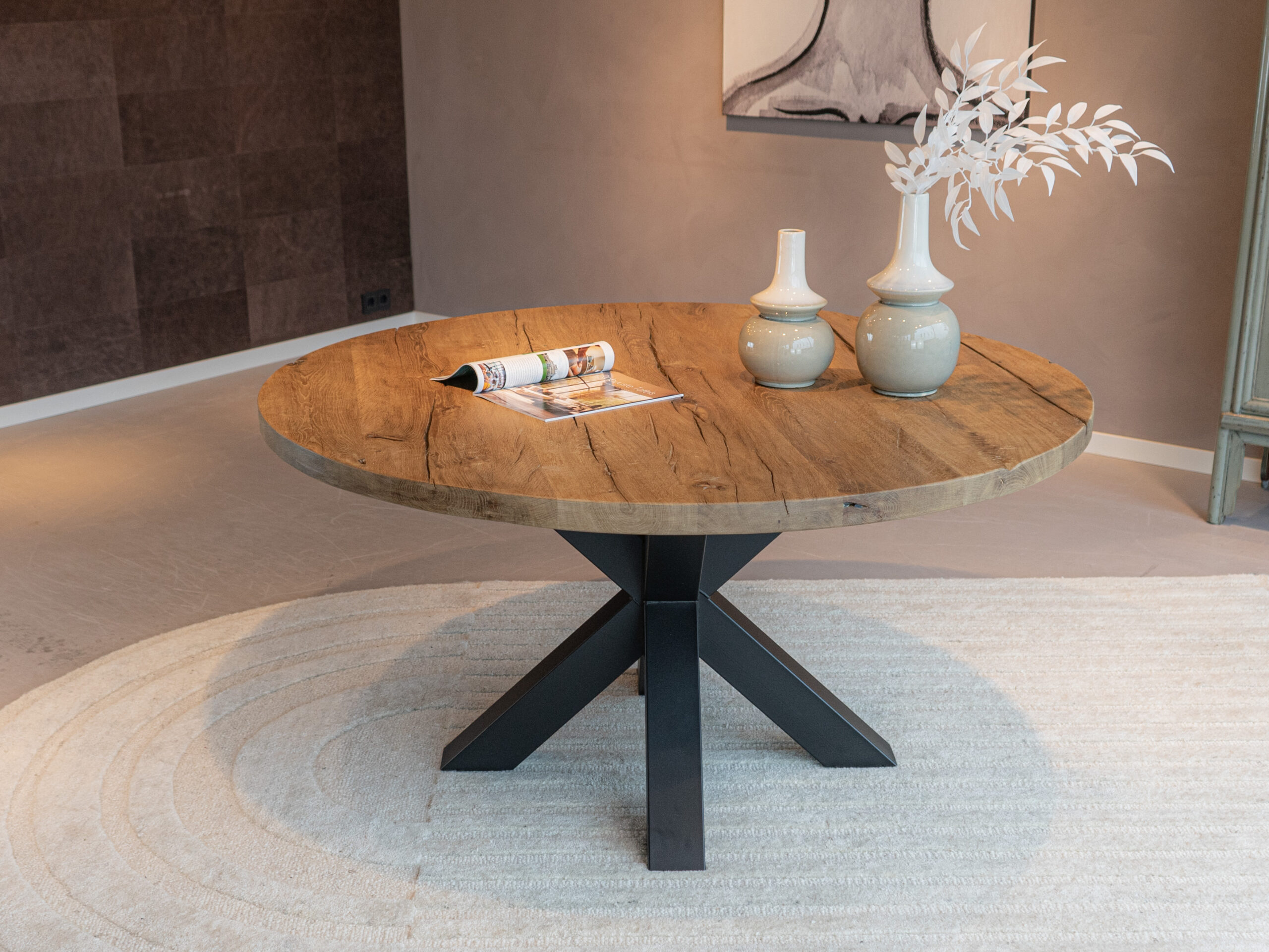 ronde eettafel met stalen onderstel