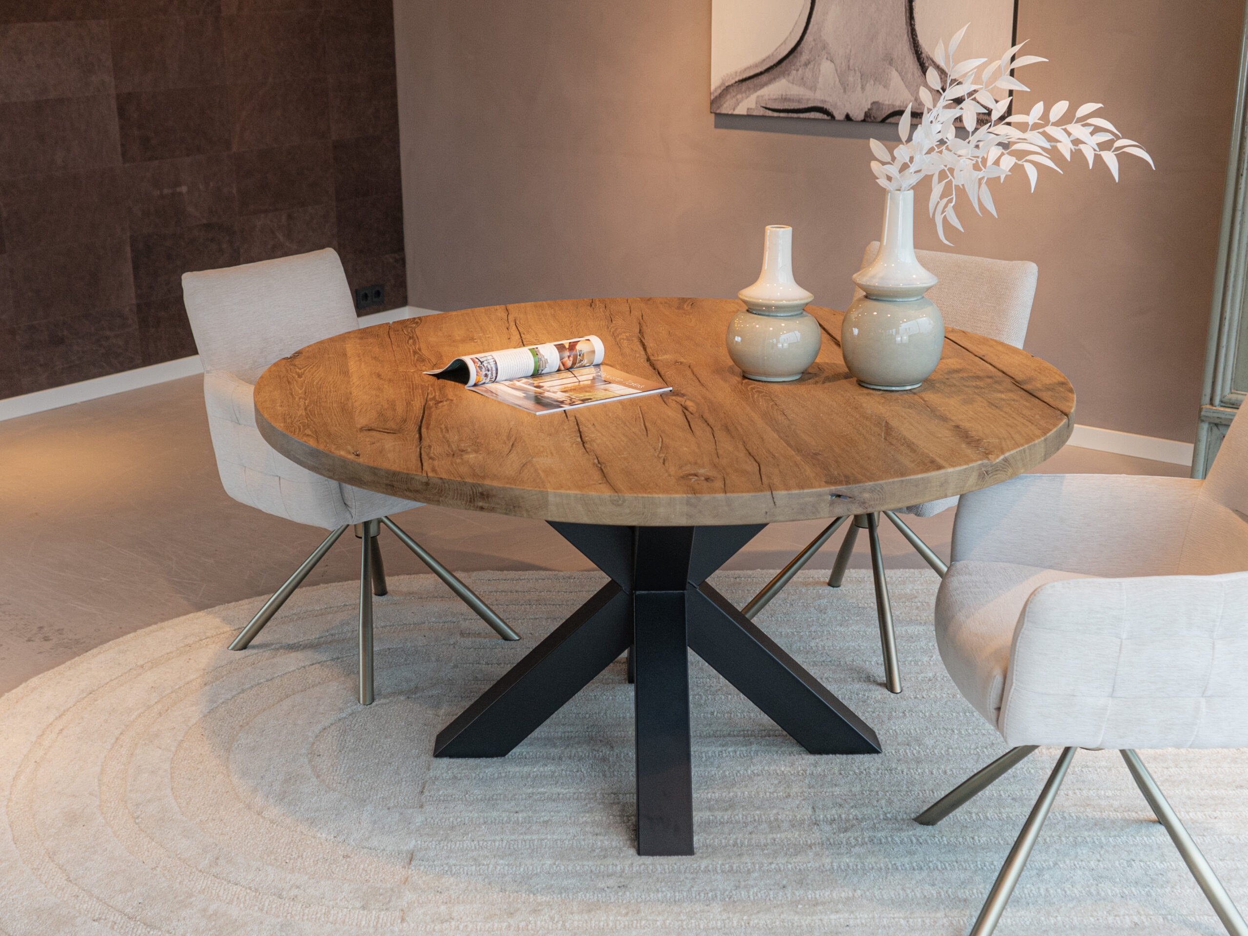 ruime ronde eettafel