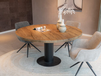 Tafel Fayance - Ø150cm - onderstel Trappes - met onze eetkamerstoelen Posada eettafel van 150 diameter eiken