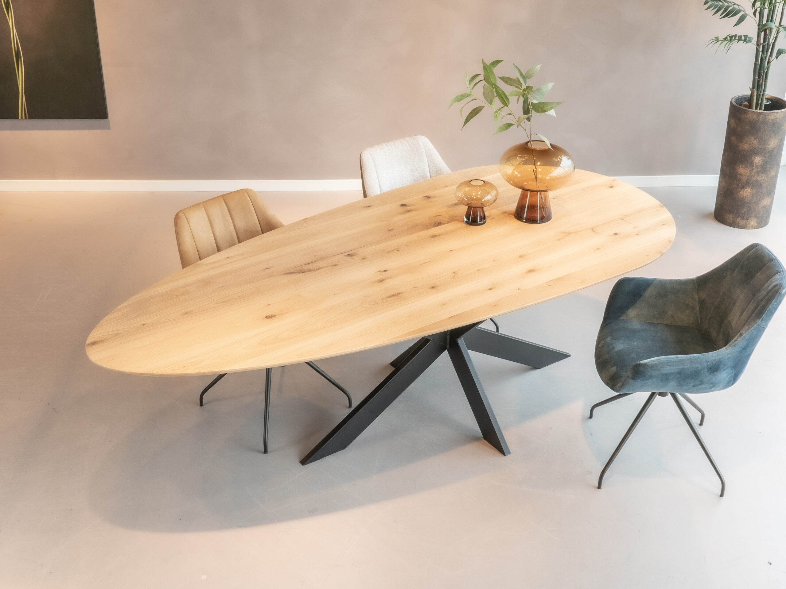 Tafel Langres - druppel - onderstel antares - ultra matte lak