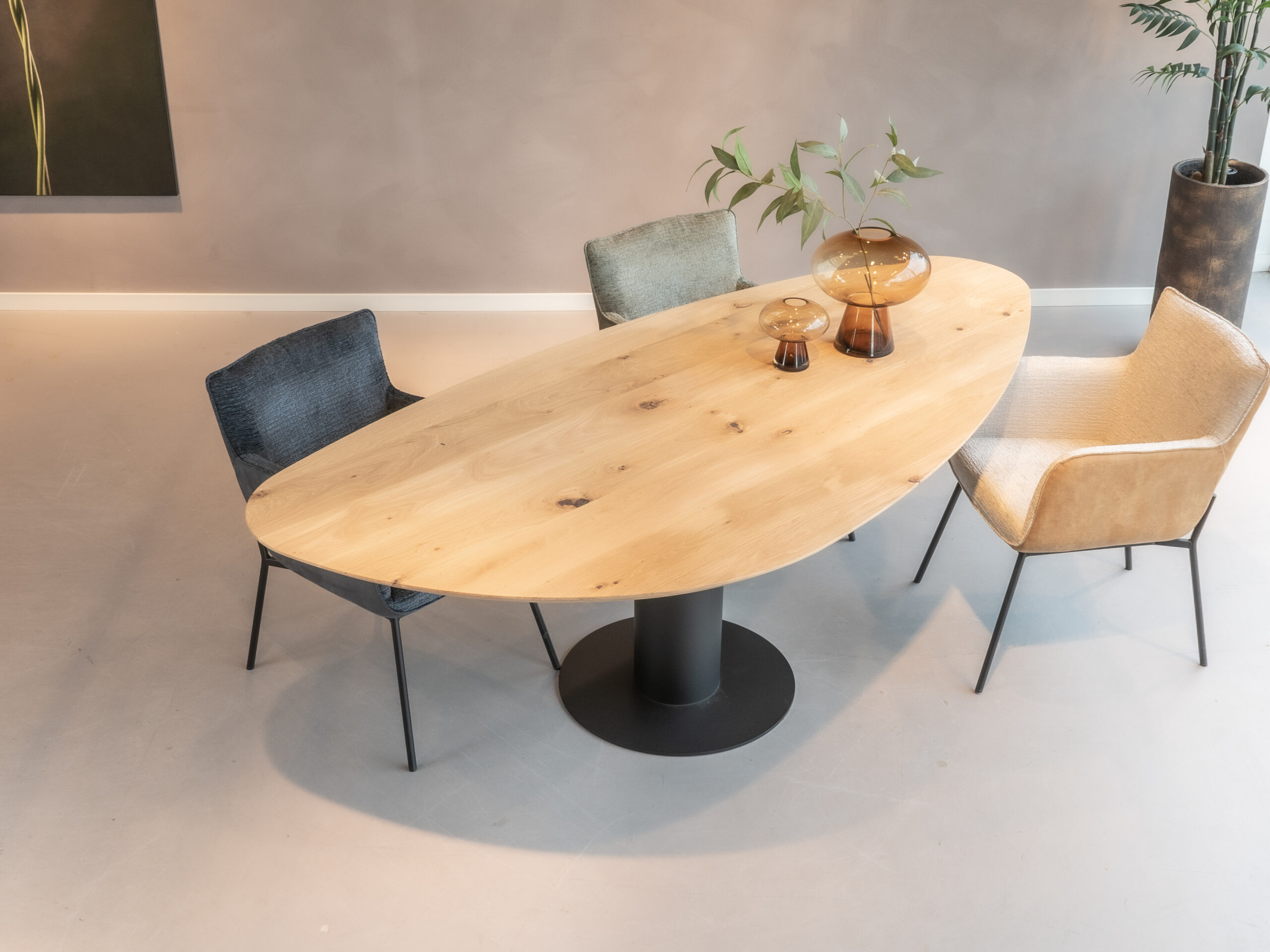 Tafel Langres - kiezel - onderstel trappes - ultra matte lak