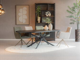 Tafel Boston - 240x110cm - kiwi - night glow - met onze eetkamerstoelen Santorini - poot C organische eettafel donker