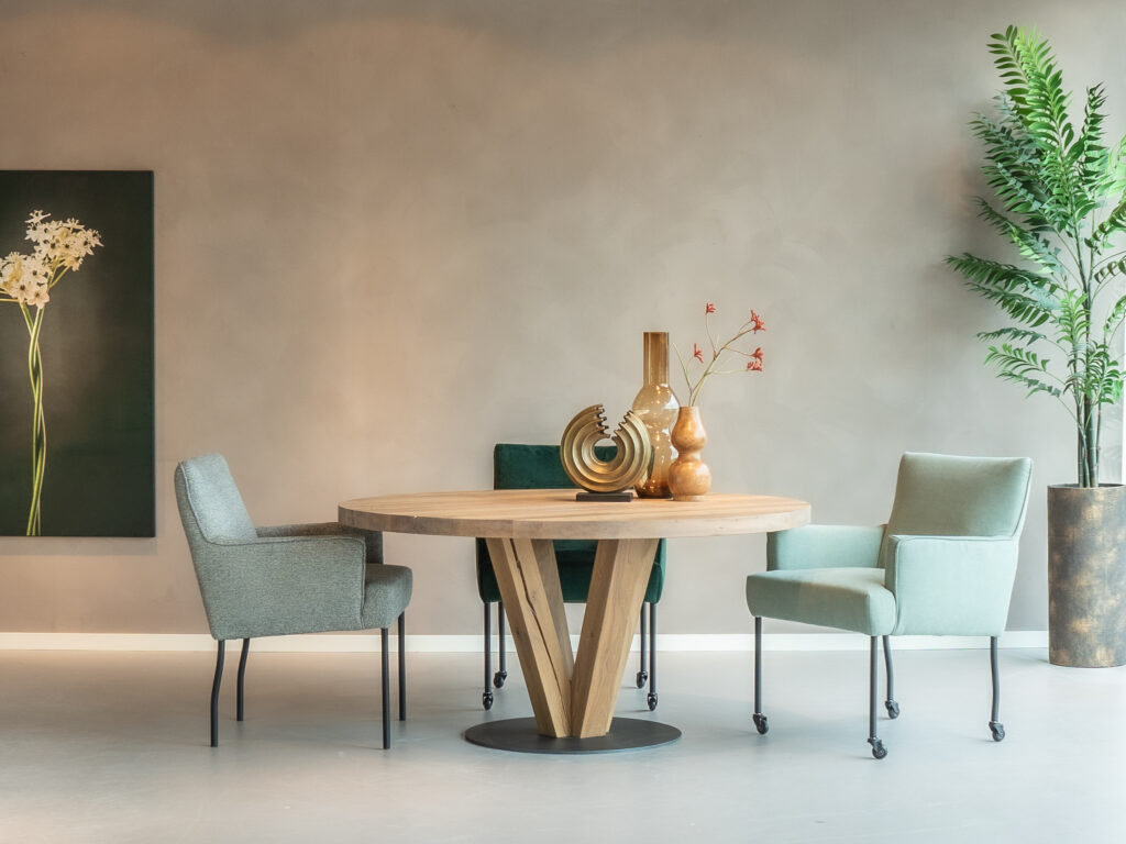 Royale lichtgroene stoel op wielen met armleuningen