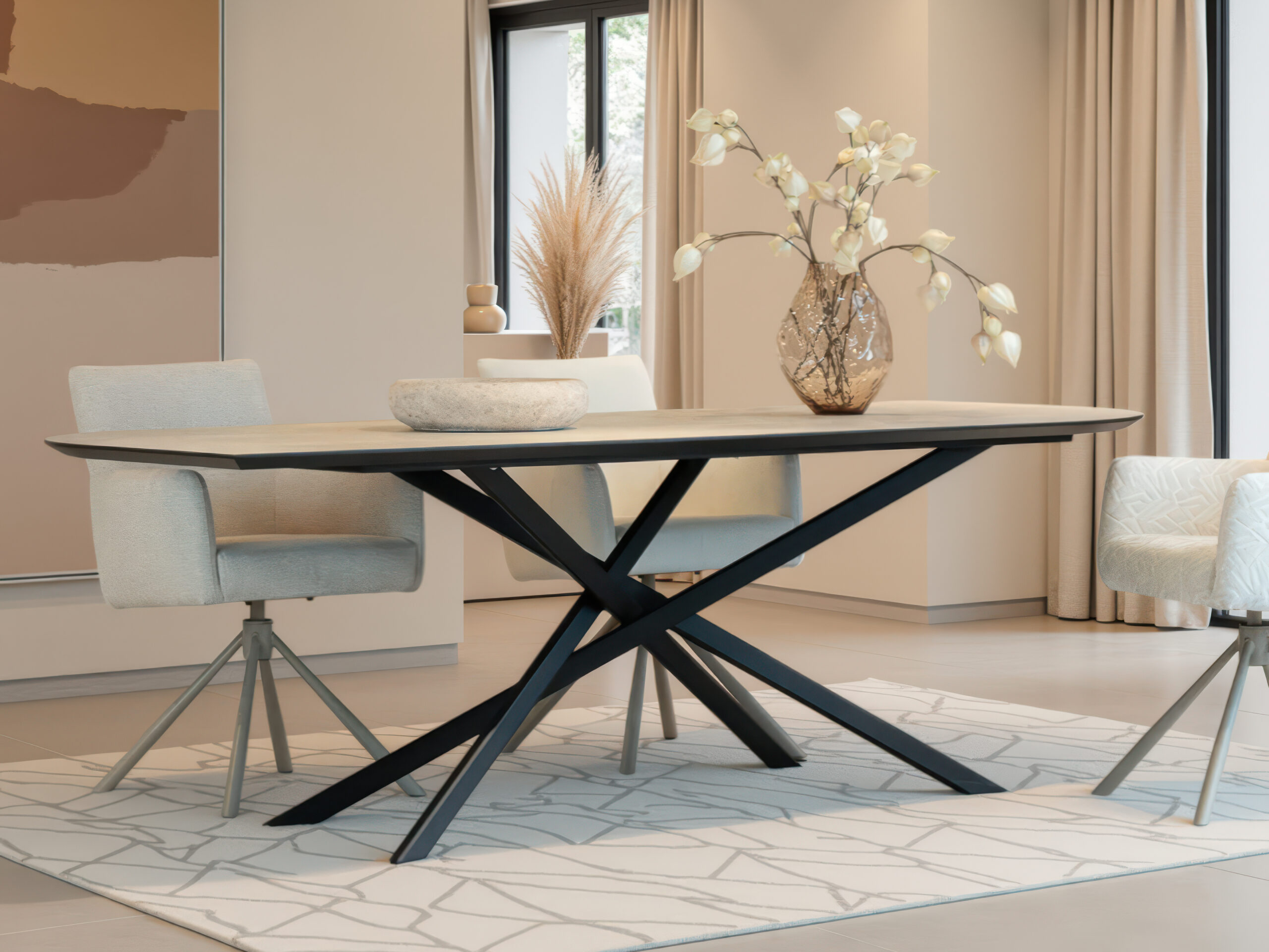 eettafel met dun HPL blad en verfijnde, organische lijnen