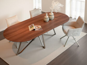 Eettafel van hoogwaardig HPL met een sterke, hygiënische toplaag